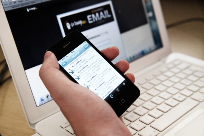 11,5% dos lares acessam a internet apenas por celular e tablet, diz IBGE